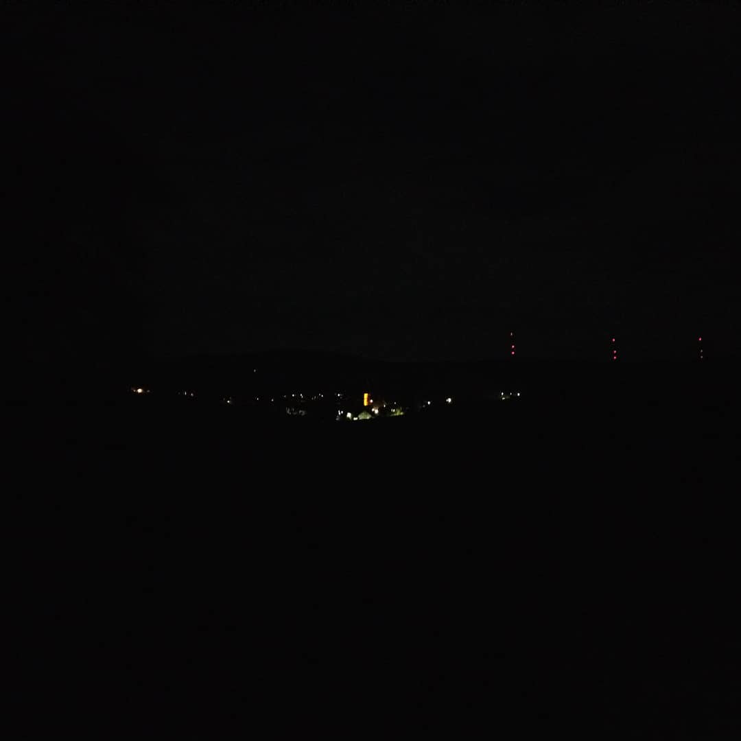 unbezahlbar !! Bei der Testrunde vor der Tour merken das die Stirnlampe nach 5 min. verreckt 😕 